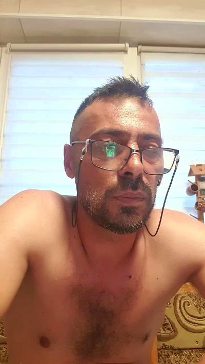 abyssboy352 live cam on Cam4