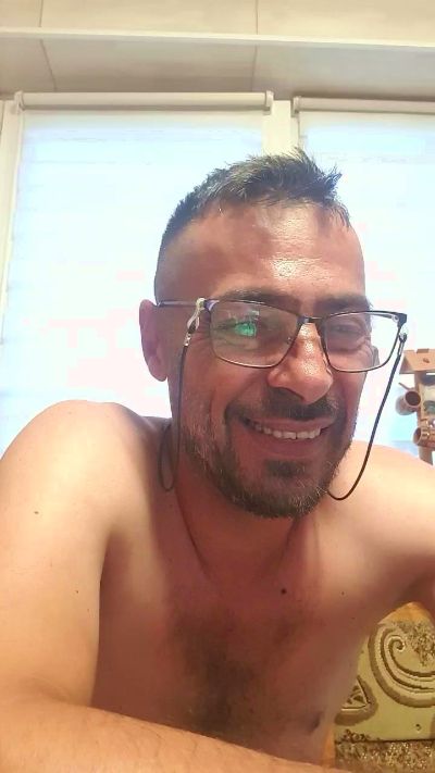 abyssboy352 live cam on Cam4