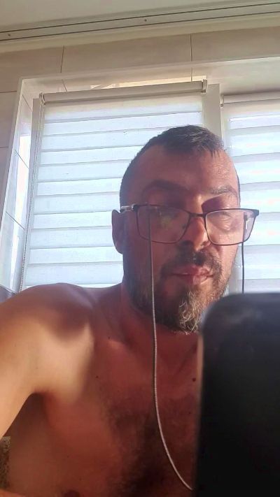 abyssboy352 live cam on Cam4