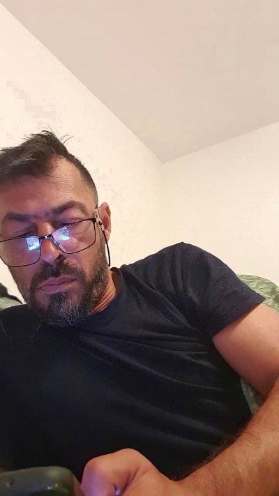abyssboy352 live cam on Cam4