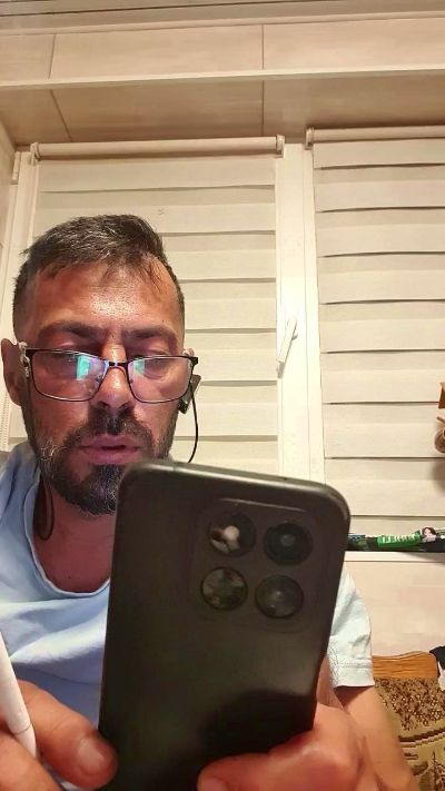 abyssboy352 live cam on Cam4
