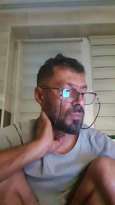 abyssboy352 live cam on Cam4