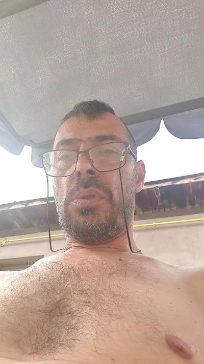 abyssboy352 live cam on Cam4