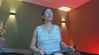 ada_mclaine live cam on Cam4