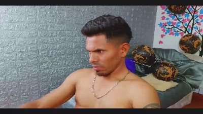adambrosk_24 live cam on Cam4