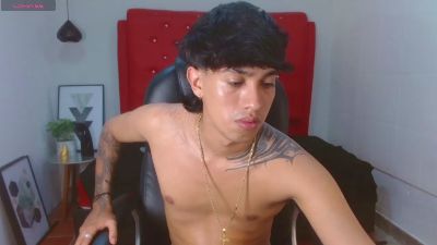 adamcoox1 live cam on Cam4