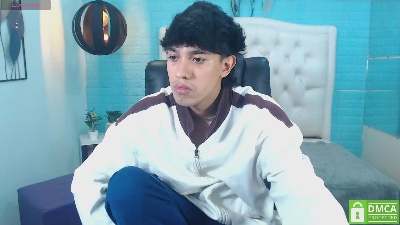 adamcoox1 live cam on Cam4