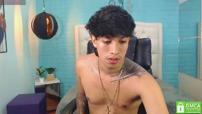 adamcoox1 live cam on Cam4