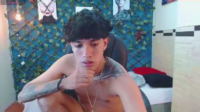 adamcoox1 live cam on Cam4