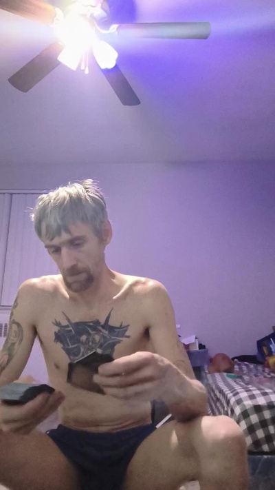 adamkirk489 live cam on Cam4
