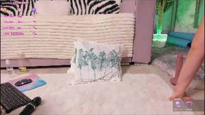 adelina27 live cam on Cam4
