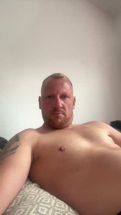 adig12001 live cam on Cam4