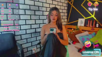 adrhiiana_ live cam on Cam4