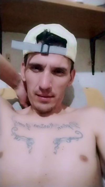 adrian19921 live cam on Cam4