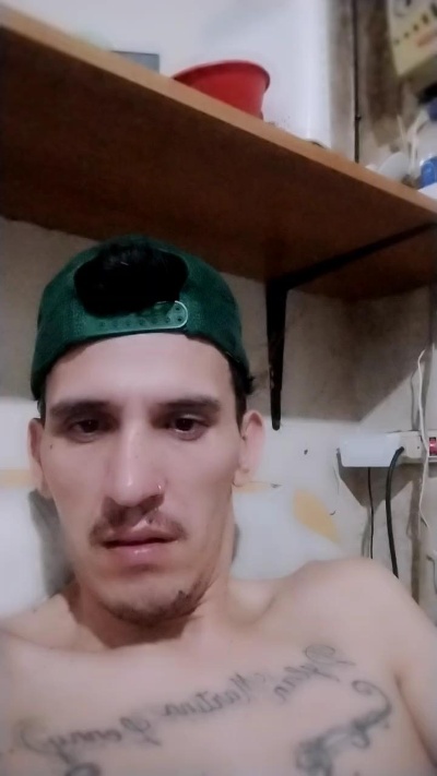 adrian19921 live cam on Cam4
