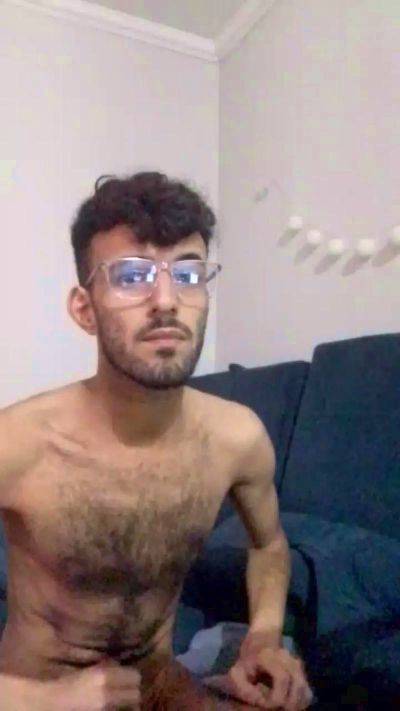 adrian680 live cam on Cam4