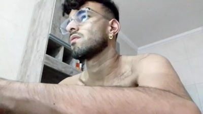 adrian680 live cam on Cam4