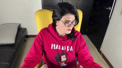 adriana71 live cam on Cam4