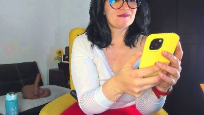 adriana71 live cam on Cam4