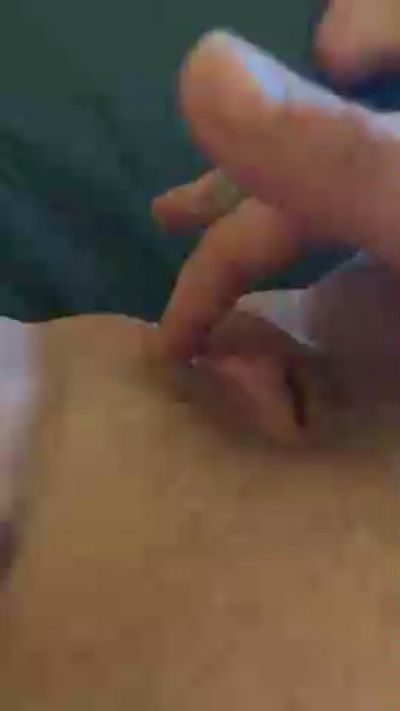 adriancriss28g2 live cam on Cam4