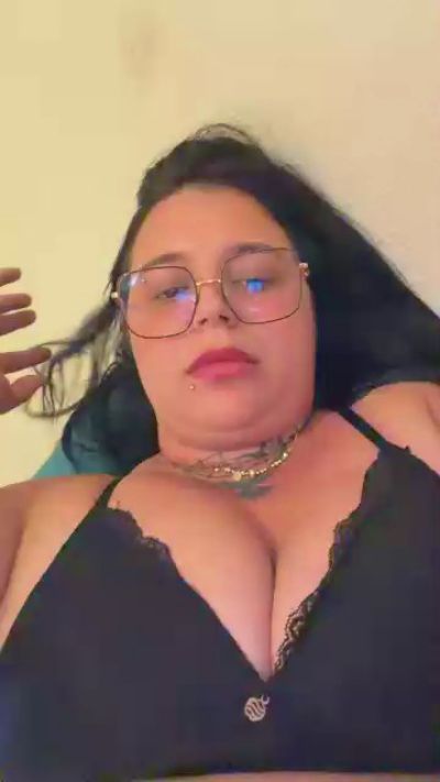 adriancriss28g2 live cam on Cam4