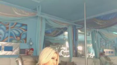 adrianna_fox live cam on Cam4