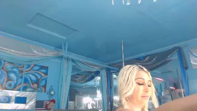 adrianna_fox live cam on Cam4