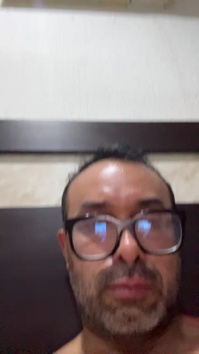 adrin884 live cam on Cam4