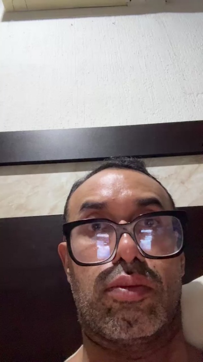adrin884 live cam on Cam4