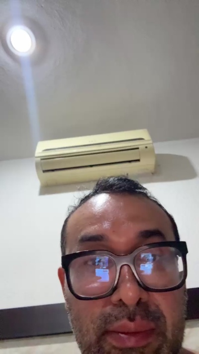 adrin884 live cam on Cam4