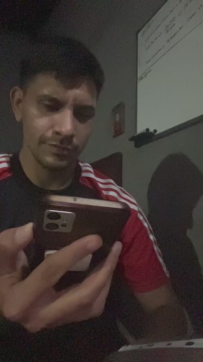agus2220 live cam on Cam4