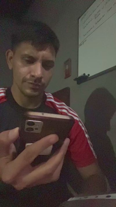 agus2220 live cam on Cam4