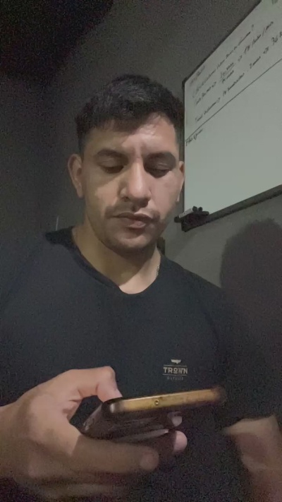 agus2220 live cam on Cam4