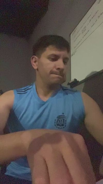 agus2220 live cam on Cam4