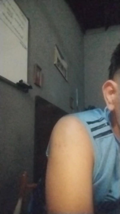 agus2220 live cam on Cam4