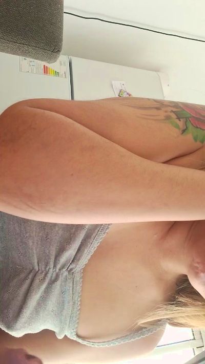 agusttinak3 live cam on Cam4