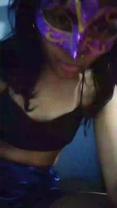aicha27 live cam on Cam4