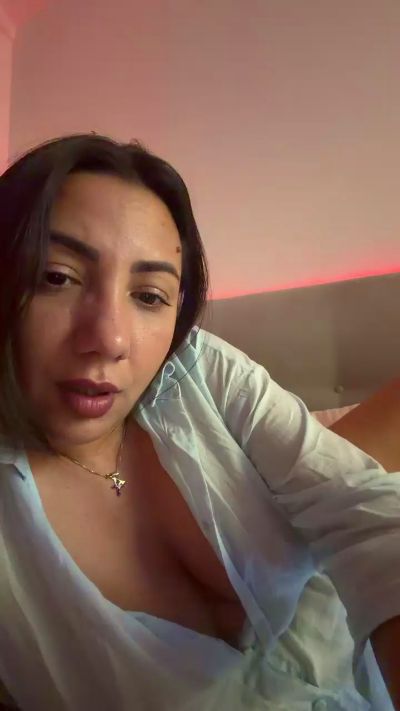 airam22 live cam on Cam4