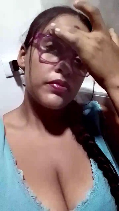 aisha_koswell33 live cam on Cam4