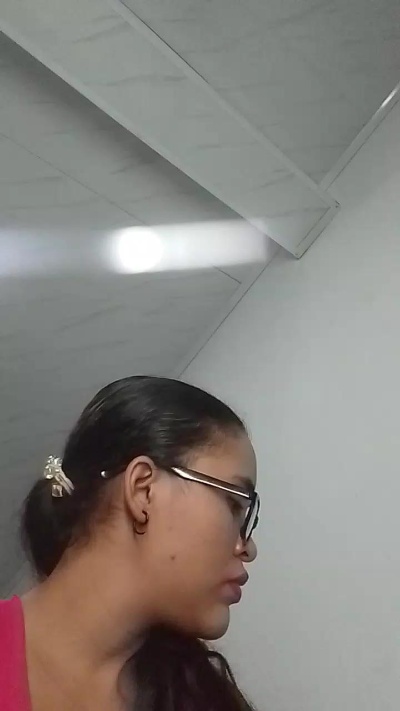 aisha_koswell33 live cam on Cam4