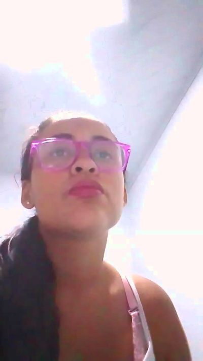 aisha_koswell33 live cam on Cam4