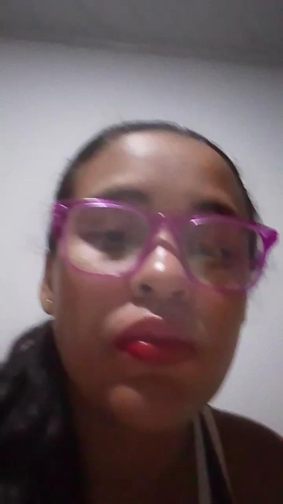 aisha_koswell33 live cam on Cam4