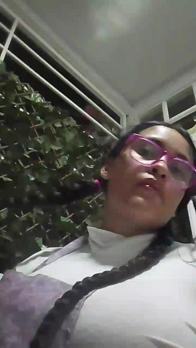 aisha_koswell33 live cam on Cam4