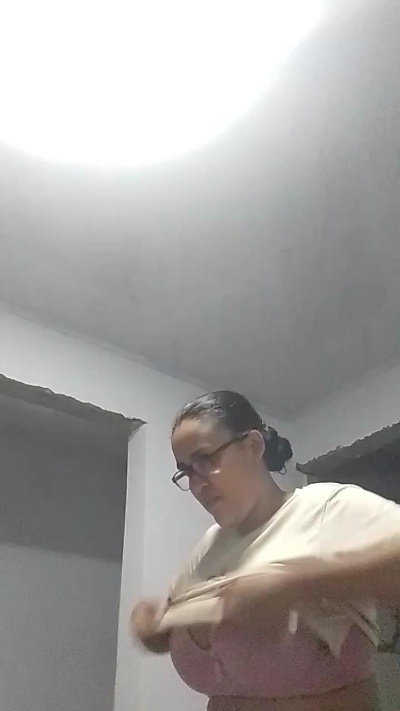aisha_koswell33 live cam on Cam4
