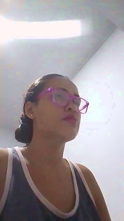 aisha_koswell33 live cam on Cam4