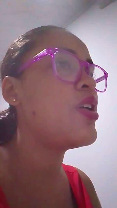 aisha_koswell33 live cam on Cam4