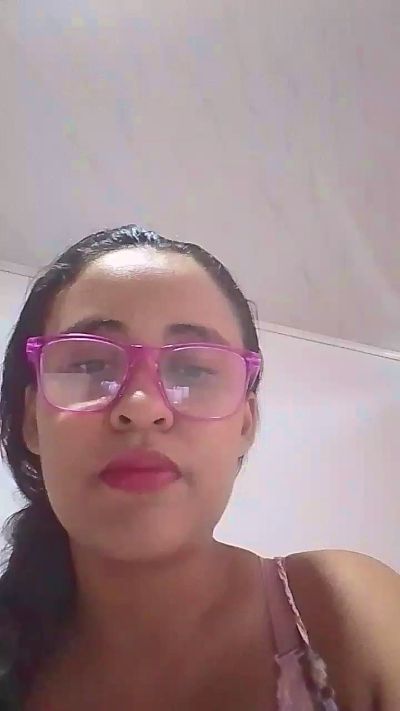 aisha_koswell33 live cam on Cam4