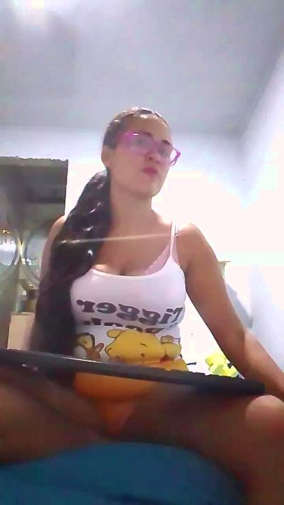 aisha_koswell33 live cam on Cam4