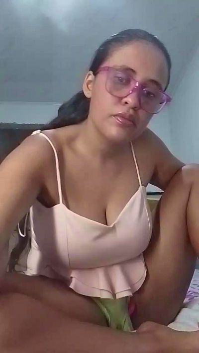 aisha_koswell33 live cam on Cam4