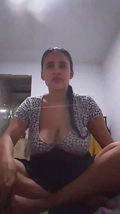 aisha_koswell33 live cam on Cam4